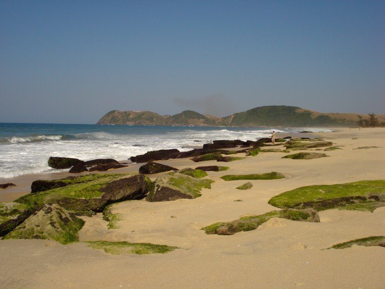 Prefeitura realiza 'audiência pública' na Câmara de Vereadores para alterar Plano Diretor da Cidade e permitir o Porto 10 Beachrock de Jaconé, um dos locais que estaria dentro do Geoparque. Porto colocaria em risco vestígios históricos.