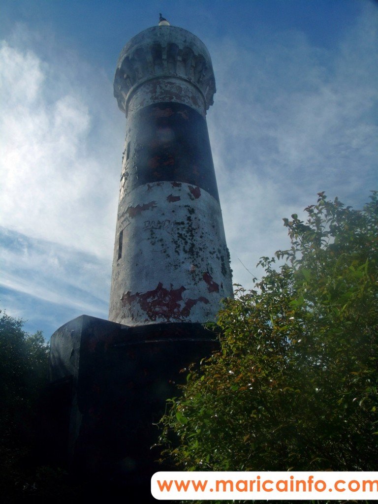 Farol da Ilha. A trilha é pela direita da ilha. Vale à pena! ;D (Foto: João Henrique | Maricá Info)