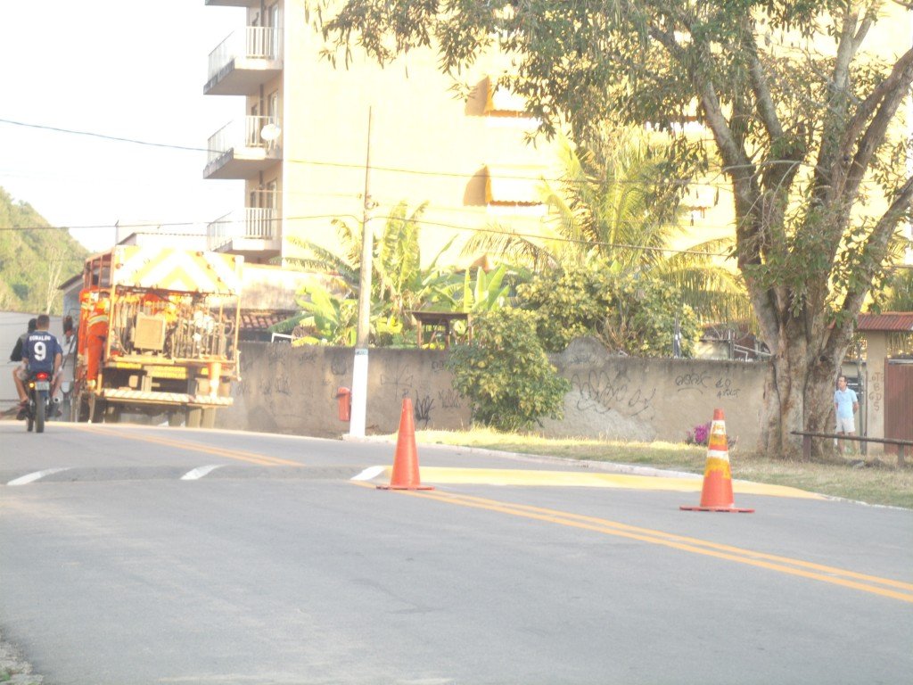 Prefeitura sinaliza ruas em Ponta Negra 10 Sinalização foi feita pela empresa Trigonal. (Foto: João Henrique | Maricá Info)