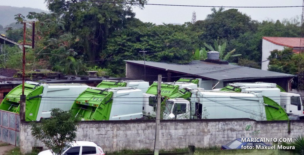 Caminhões da coleta de lixo são apreendidos em Maricá 10 Caminhões foram levados a um depósito localizado próximo ao restaurante Maminha de Ouro, na Mumbuca. (Foto: Maxuel Moura | Maricá Info)