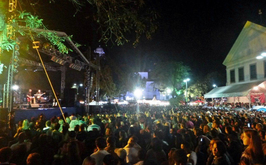 Paralamas do Sucesso agita público em Maricá com clássicos 10 Público lotou a praça Orlando de Barros Pimentel. (Foto: João Henrique | Maricá Info)