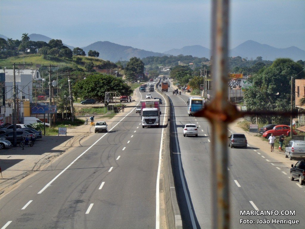 RJ106: Governo paralisa reforma na passarela em São José do Imbassaí 12 Passarela sob a RJ106 em São José do Imbassaí foi construída a cerca de uma década e nunca tinha recebido reformas. (Foto: João Henrique | Maricá Info)