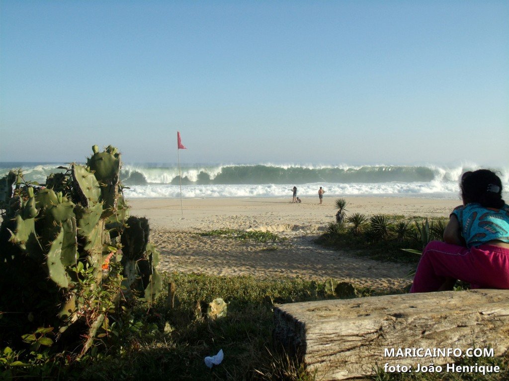 Ressaca atinge o litoral de Maricá 6 Ondas de até três metros atingem o litoral da cidade. (Foto: João Henrique | Maricá Info)