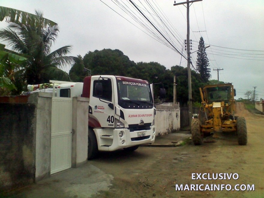 Material da Prefeitura de Maricá é supostamente desviado por funcionários 10 Caminhão foi flagrado descarregando sacos de cimento em propriedade privada.
