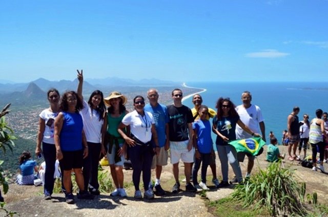 Circuito ecológico: Moradores se divertem na segunda trilha 5 Grupo subiu a Pedra do Elefante na segunda trilha do Circuito Ecológico. (Foto: Divulgação)