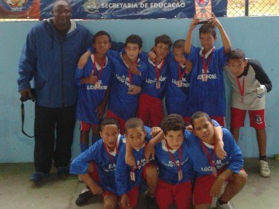 Jogos Estudantis 2013 - Veja os resultados 15 Time campeão no Futsal. Time campeão no Society. (Foto: CMJ)