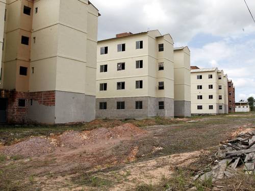 Em Itaboraí, obras do PAC são retomadas 1 Obras do PAC estão paradas há dois anos. (Foto: Cezar Loureiro | O Globo)