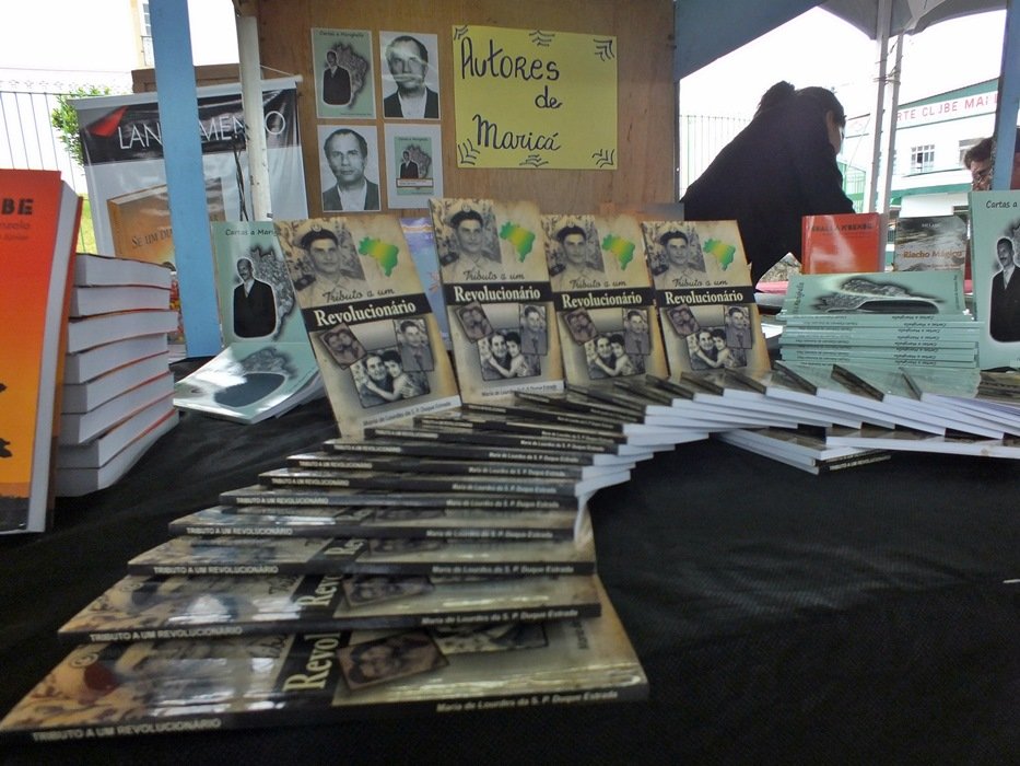 Festa Literária de Maricá é aberta e milhares marcam presença 9 Estande com livros de autores de Maricá. (Foto: João Henrique | Maricá Info)