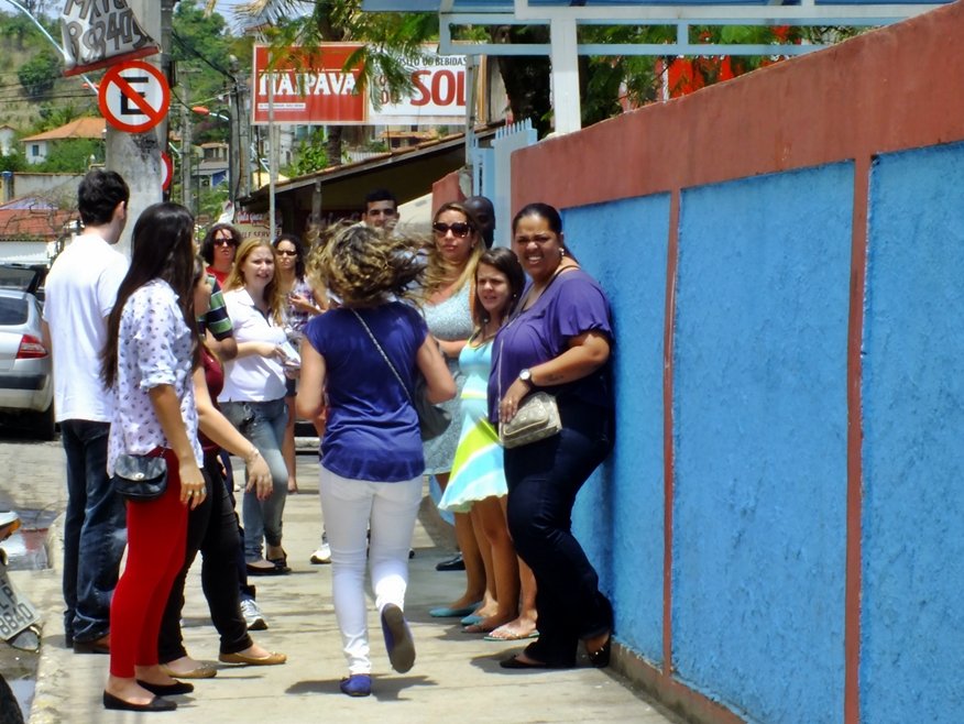 ENEM: Correria no fechamento dos portões 6 Correria minutos antes do fechamento dos portões nos locais de prova em Maricá. (Foto: João Henrique | MaricáInfo.com)