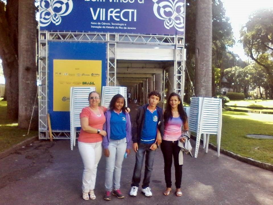 Estudantes de Maricá participam de feira de ciências no RJ 2 Estudantes de Maricá foram acompanhados das suas professoras ao evento.