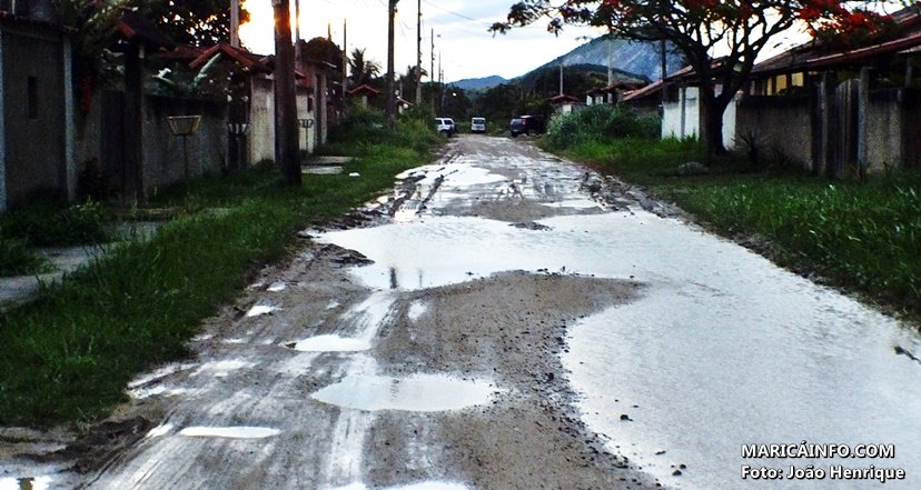 Em São José, moradores sofrem com falta de pavimentação 1 Ruas sem pavimentação estão cheias de lama no Manu Manuela. (Foto: João Henrique | Maricá Info)