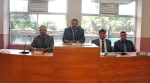 Presidente partidário pede aumento do número de vereadores em Maricá 8 Composição da mesa diretora com o presidente Chiquinho (PT), que deverá colocar ou não em votação o pedido do PSL. (foto: Arquivo | Maricá Info)