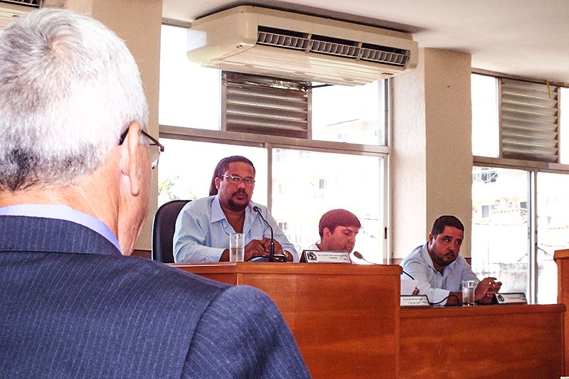 Mudança na Câmara de Vereadores de Maricá 8 Chiquinho (PT) participa de primeira sessão legislativa como presidente da Câmara de Maricá. Filipe Bittencourt (PMDB) é o primeiro secretário e Frank Costa (SDD) é o segundo secretário. (fotos: João Henrique / Maricá Info)