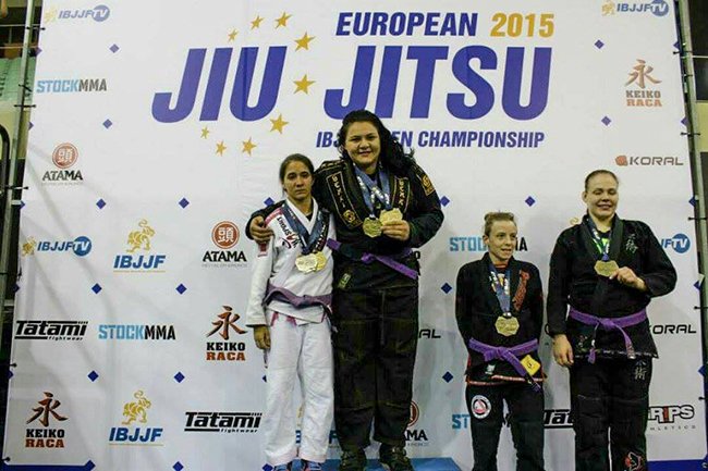 Atleta de Maricá se consagra bicampeã de jiu-jitsu em Campeonato Europeu 5 Mayssa Bastos disputou com atletas com o dobro de seu peso e conquistou a medalha de prata do absoluto feminino do Campeonato Europeu realizado em Lisboa, Portugal.