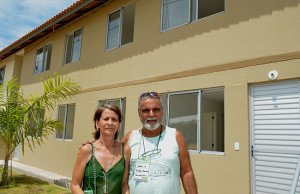 Itaipuaçu: Moradores escolhem apartamentos do programa "Minha Casa, Minha Vida" 5 Sandra e Carlos comemoraram a conquista da casa própria. (fotos: Fernando Silva)