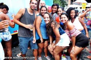 Bloco do Beijo anima foliões no Centro de Maricá 13 Bloco do Beijo (9)