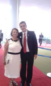 Fabiano Horta (PT) toma posse na Câmara dos Deputados 9 Fabiano Horta e sua mãe em Brasília após a sua posse como Deputado Federal.