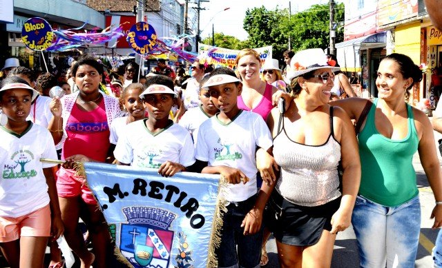 Carnaval 2015: "Bloco Mais Educação" desfila pelas ruas de Maricá com samba sobre sustentabilidade 10 bloco educacao 04