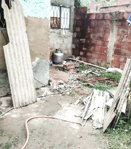 Temporal causa transtorno em Maricá durante o Carnaval 6 Casa teve telhado destruído pelo vento.
