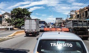 Ponte Rio-Niterói é fechada devido a manifestação de funcionários do Comperj 7 Funcionários do Comperj ocupam o vão central da ponte Rio-Niterói e congestionamento quilométrico se forma. (foto: Flávio Buarque)