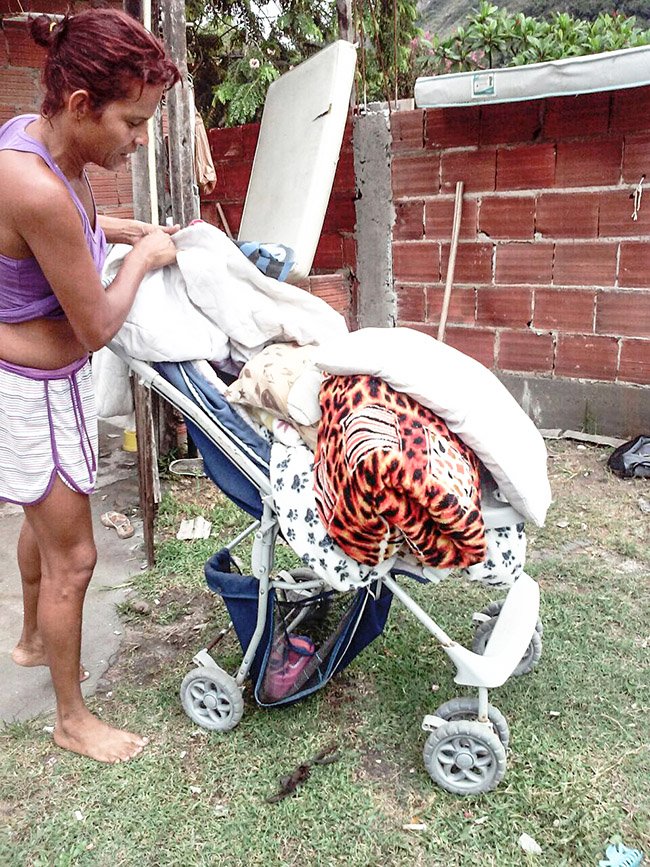 Temporal causa transtorno em Maricá durante o Carnaval 9 Moradora contabiliza prejuízo no Manu Manuela. Chuva arrancou o telhado e molhou móveis e eletrodomésticos.