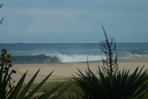 Ondas de até 2 metros atingem o litoral de Maricá 8 Ondas de até dois metros atingem o litoral de Maricá. (foto: João Henrique / Maricá Info)
