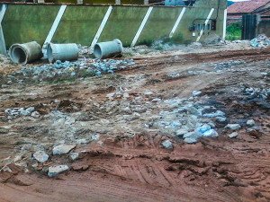 Itaipuaçu: Obras causam transtornos a moradores 7 Obras causam transtornos a moradores de Itaipuaçu.
