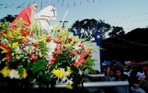Maricá: Confira a programação completa da Festa de São Jorge 10 Imagem do santo guerreiro será levada pelos devotos na procissão do Sitio Ubatã, no Caju, até a Capela de São Jorge, no Espraiado. (foto: Fernando Silva)