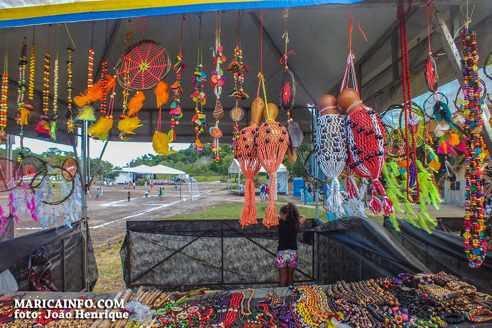 Festa do Índio encanta público em Maricá 11 Artesanatos confeccionados pelos índios estavam a venda em stands instalados na aldeia. (foto: João Henrique / Maricá Info)