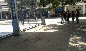 Maricá: Alunos são reprimidos ao tentar fazer protesto por melhorias na educação 10 Movimento intitulado 'Eu Luto Pela Educação' convocou alunos a irem vestidos de preto em protesto. (foto: Divulgação / Eu Luto Pela Educação)
