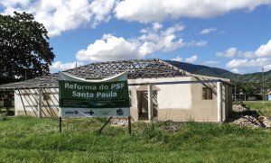 Maricá: Obras de postos de saúde continuam paradas 10 Reforma do posto parou e pacientes são atendidos em local sem condições.