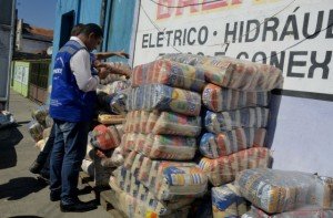 Procon-RJ encontra alimentos vencidos em supermercado de Maricá 9 Fiscalização recolheu mais de 3 toneladas de produtos impróprios. (Fotos: Clarildo Menezes)