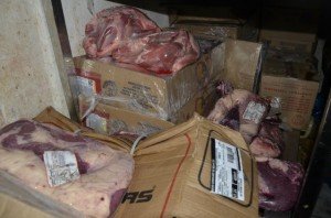 Maricá: Procon descarta toneladas de alimentos impróprios em mercados do Centro 7 Fiscalização recolheu mais de 3 toneladas de produtos impróprios. (Fotos: Clarildo Menezes)