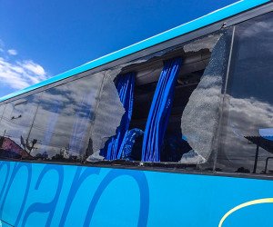 Ônibus da Viação Nossa Senhora do Amparo são apedrejados em Maricá 6 Cinco ônibus da Viação Nossa Senhora do Amparo foram apedrejados em Maricá.