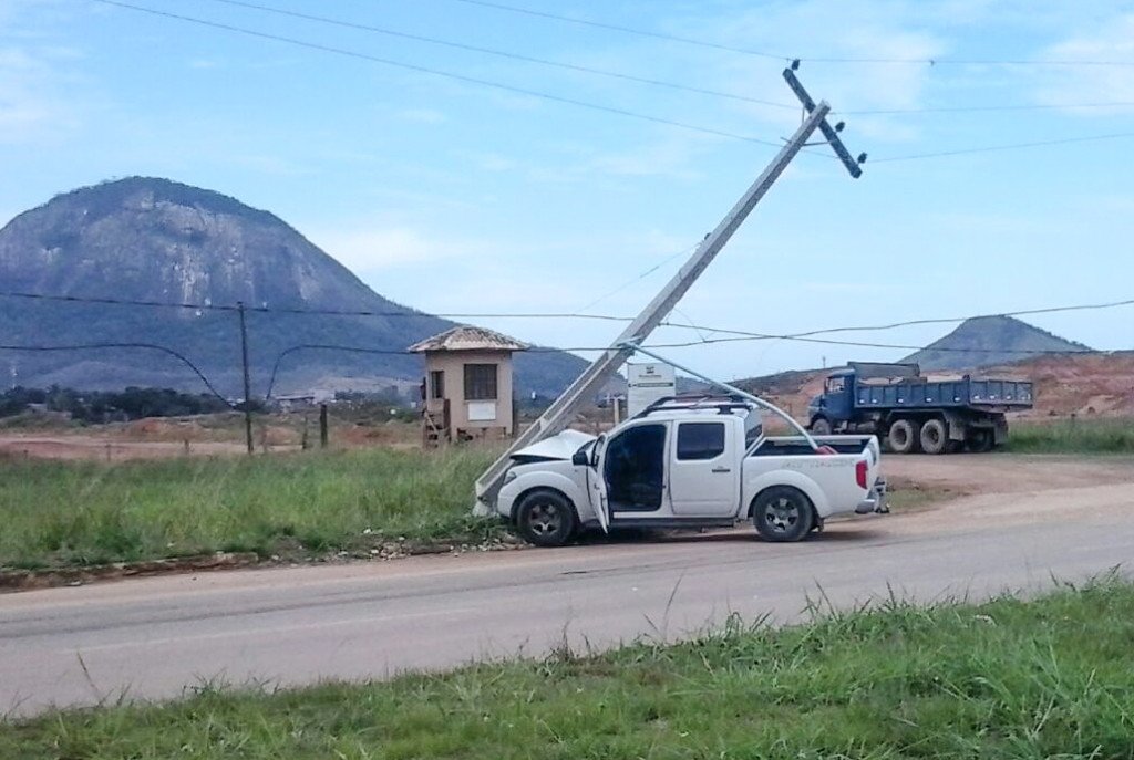 Motorista fica ferido ao atingir poste em Inoã 6 frontier acidente
