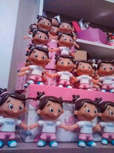 Maricá terá festa beneficente para menina de 5 anos com doença rara 9 Bonecas de Raíssa foram confeccionadas e estarão à venda.