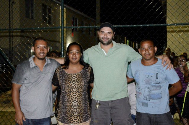 Itaipuaçu: Moradores de condomínio Minha Casa Minha Vida elegem síndicos 12 Carlos Henrique Soares (camisa azul) eleito síndico do Setor D