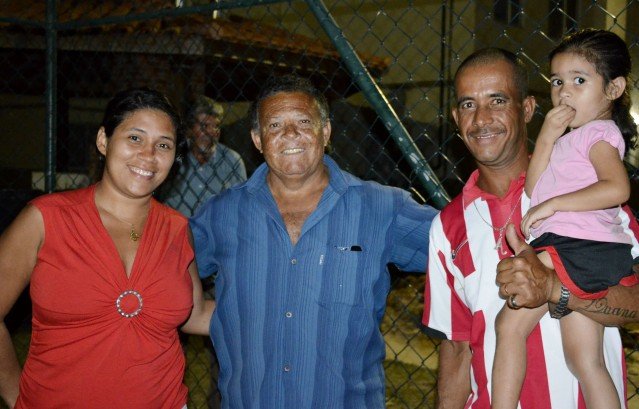 Itaipuaçu: Moradores de condomínio Minha Casa Minha Vida elegem síndicos 11 Carlos Henrique Soares (camisa azul) eleito síndico do Setor D