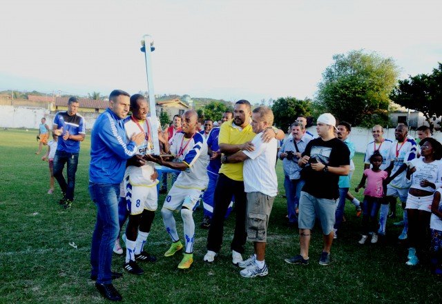 Amparo ganha o título do Campeonato Maricaense de futebol 7 Amparo conquistou no domingo o Campeonato Maricaense de futebol. Fotos: Clarildo Menezes