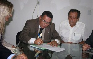 Maricá: Amilar Dutra destaca conquistas à frente da OAB 9 Amilar assina compra do imóvel da OAB.