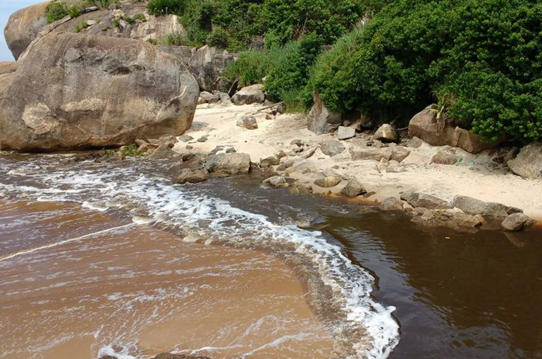 Itaipuaçu: Prefeitura abre canal no Recanto para escoamento das águas 8 Screenshot 2016-03-03 at 14.50.55