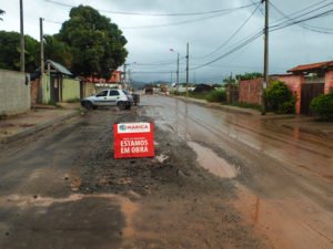 Itaipuaçu: Ruas recém-asfaltadas já apresentam problemas 11 Avenida Jardel Filho (antiga Av. 2), em Itaipuaçu, apresenta problemas dias após receber asfaltamento. (foto: João Henrique / Maricá Info)