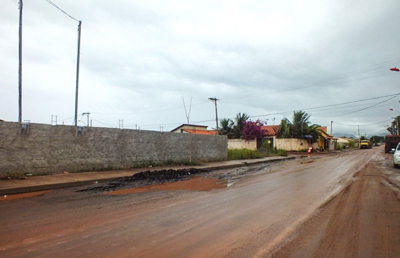 Itaipuaçu: Ruas recém-asfaltadas já apresentam problemas 13 Avenida Jardel Filho (antiga Av. 2), em Itaipuaçu, apresenta problemas dias após receber asfaltamento. (foto: João Henrique / Maricá Info)