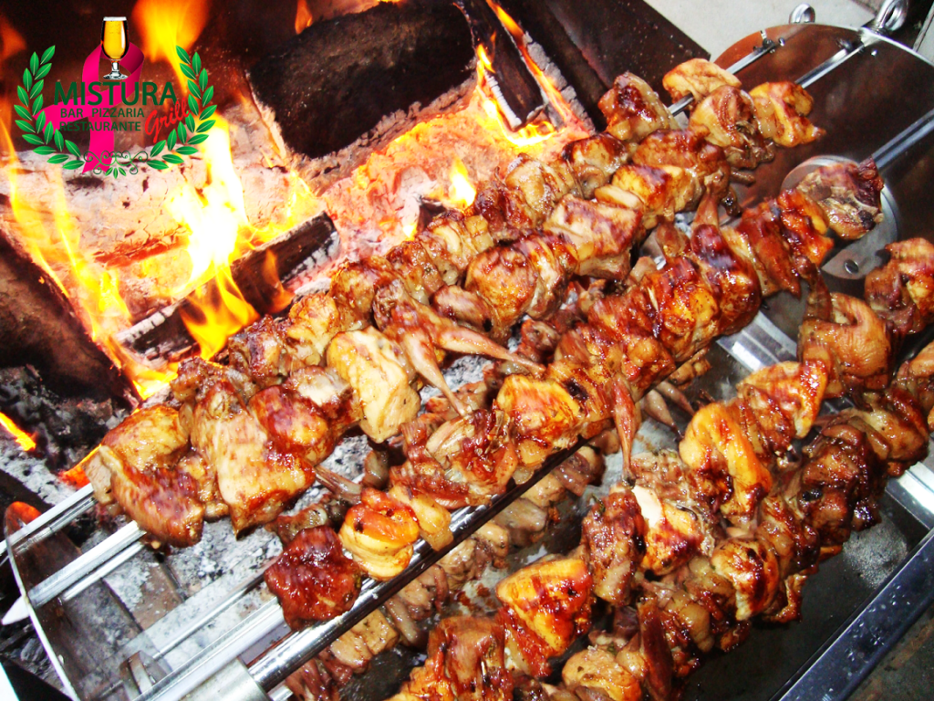 Novos chopes e galeto na brasa em Maricá alegra clientes e desperta elogias nas redes 12 Galeto será feito na brasa junto com outras carnes.
