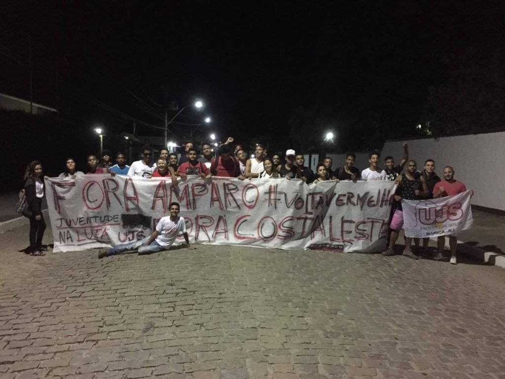 Maricá: Contra paralisação dos 'vermelhinhos', jovens fazem protesto em frente à Costa Leste 9 ujs-amparo