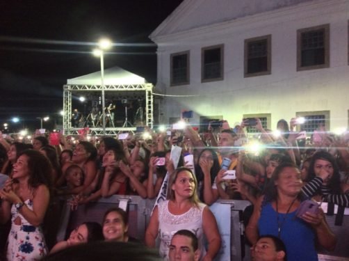 Luan Santana leva multidão ao Centro de Maricá 8 IMG 4482