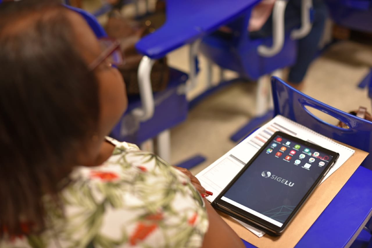 Maricá: Diretores da rede municipal de ensino recebem tablets para controle de nutrição dos alunos 11 educação1