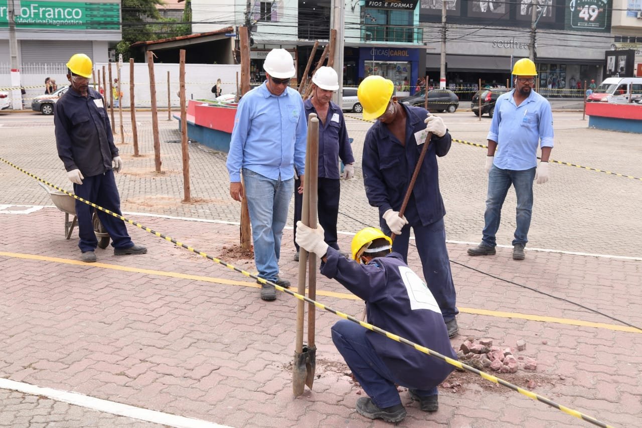 Maricá: Praça central é cercada para início das obras 7 praça central1
