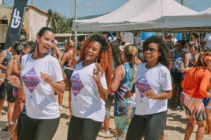 Itaipuaçu: Academia Gigio Fitness marca presença no Carnaval com aulão de dança e treino funcional na praia 14 giggio3