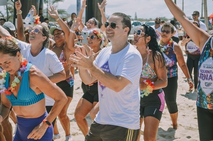 Itaipuaçu: Academia Gigio Fitness marca presença no Carnaval com aulão de dança e treino funcional na praia 13 giggio4
